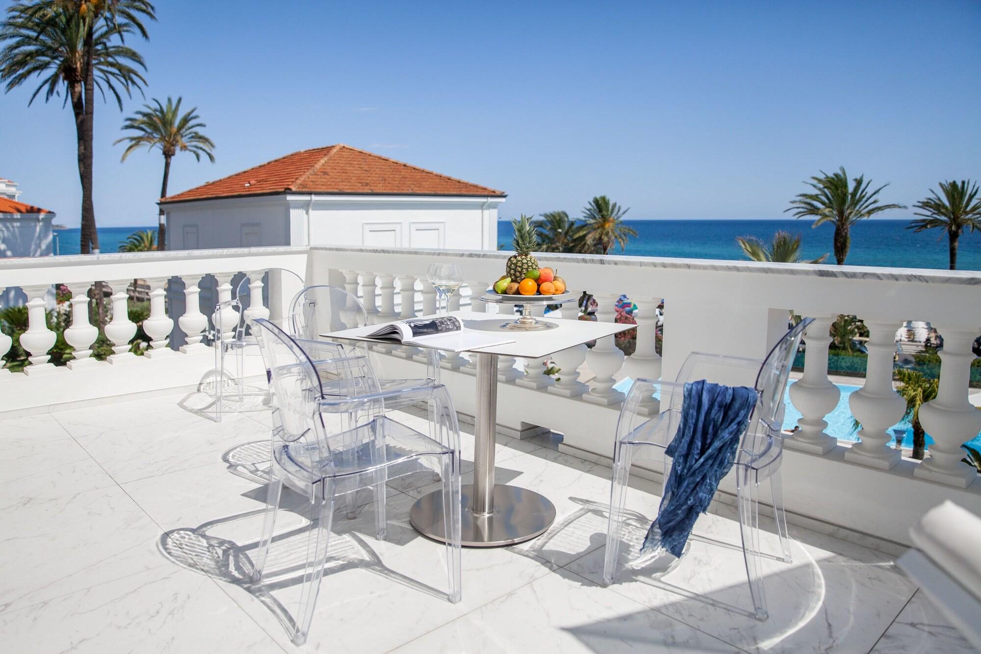 Miramare The Palace Resort Sanremo Esterno foto Outdoor furniture