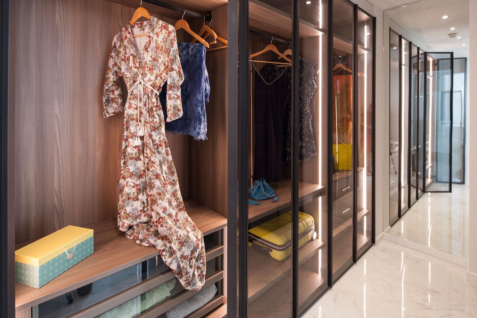 Miramare The Palace Resort Sanremo Esterno foto A walk-in wardrobe