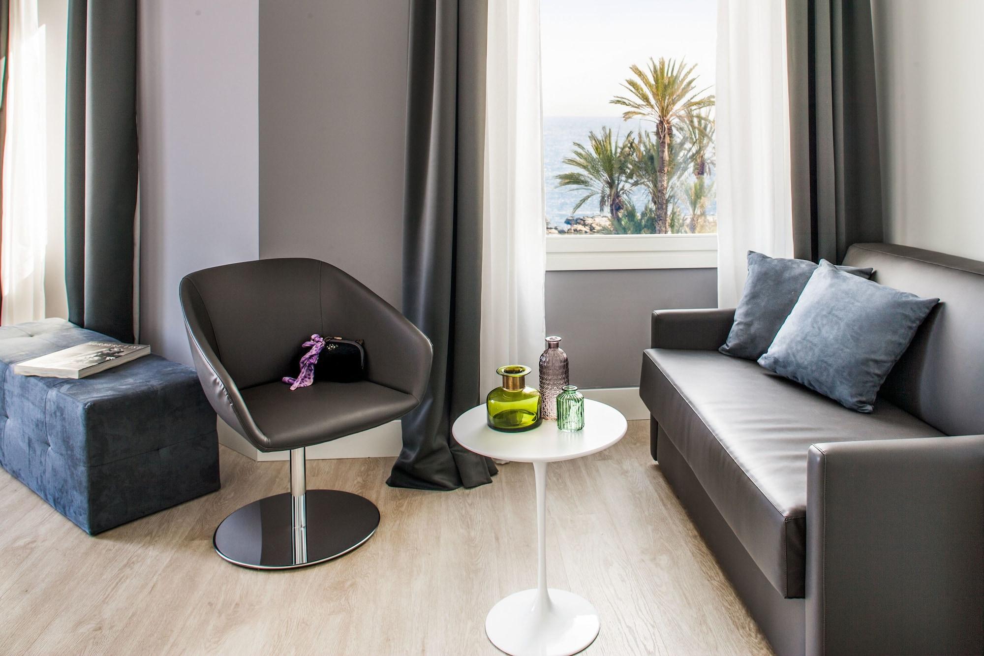 Miramare The Palace Resort Sanremo Esterno foto A room at the hotel
