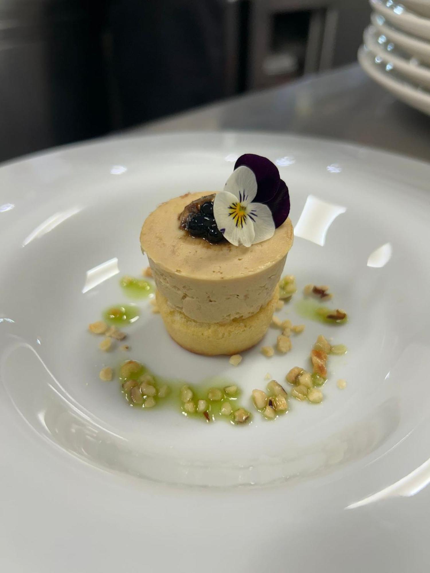 Miramare The Palace Resort Sanremo Esterno foto A dessert prepared by a student at the Culinary Institute of Virginia