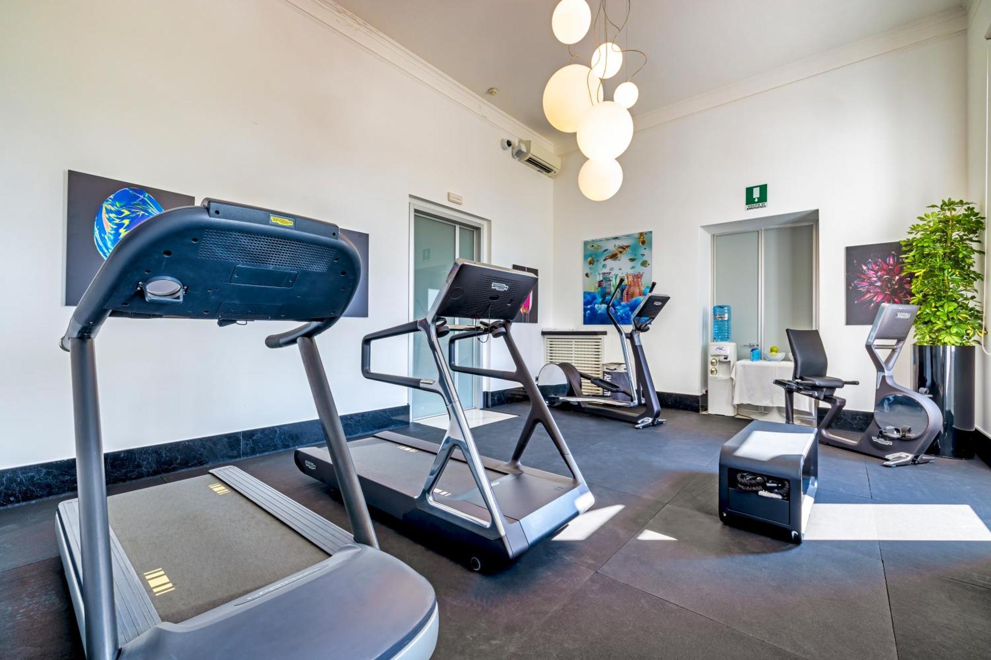 Miramare The Palace Resort Sanremo Esterno foto The gym at the hotel